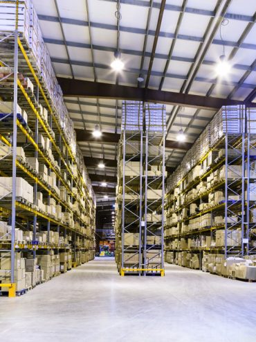 magazzino organizzato con efficiente gestione commesse
