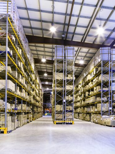 magazzino organizzato con efficiente gestione commesse