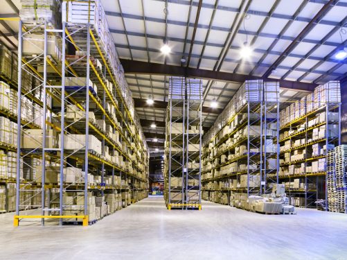 magazzino organizzato con efficiente gestione commesse